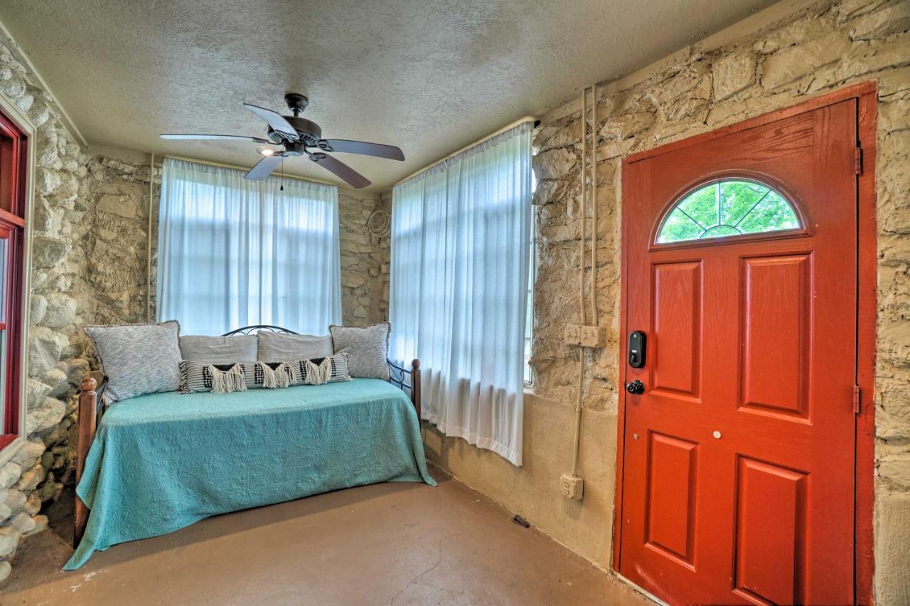 Enchanting Hilltop Cottage In Medicine Park! Exterior foto