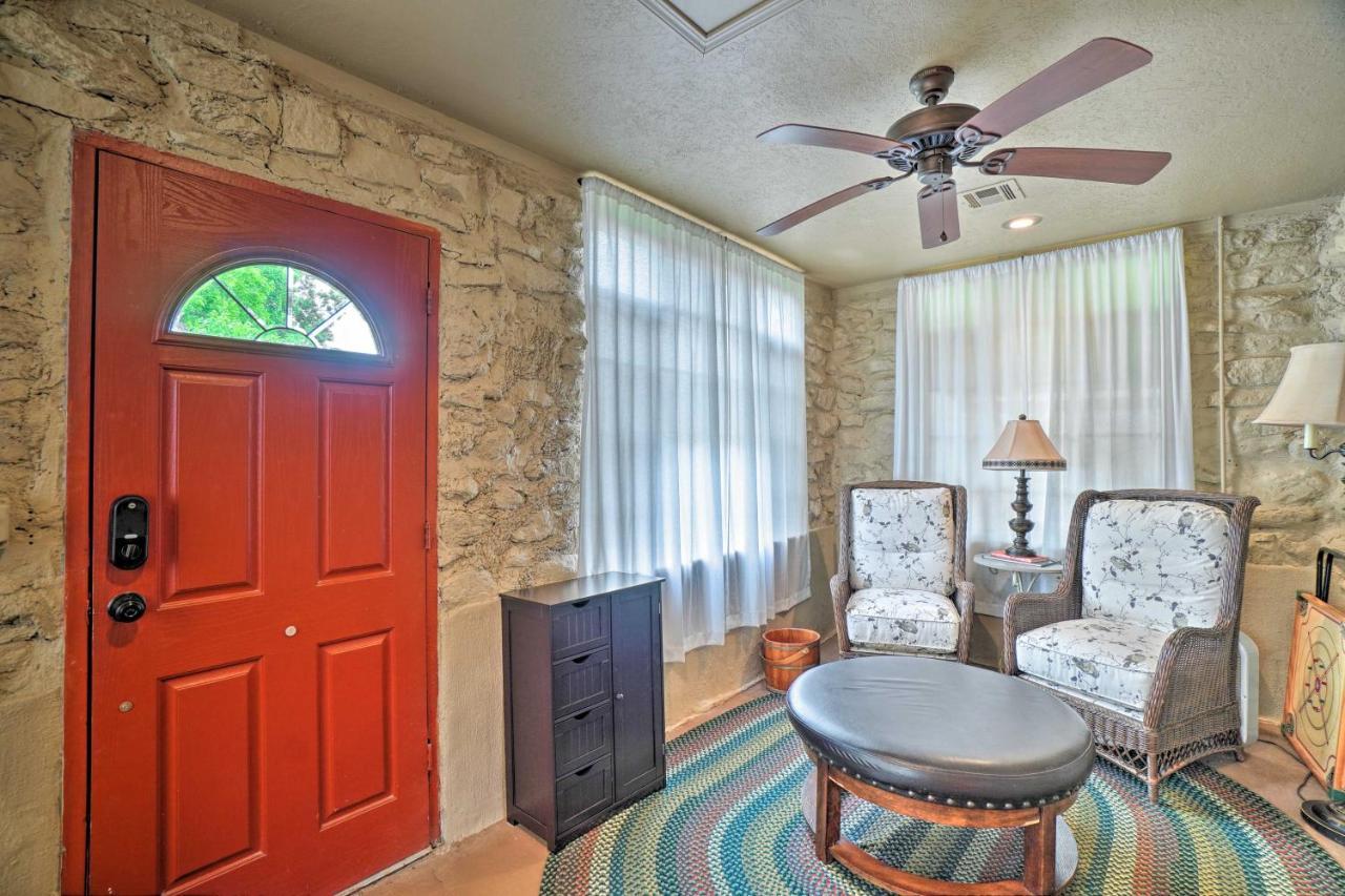Enchanting Hilltop Cottage In Medicine Park! Exterior foto